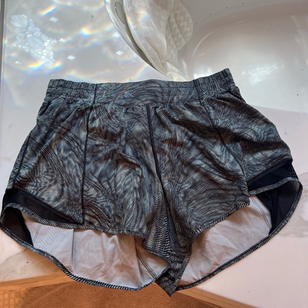 Lululemon hottie hot shorts low rise 4 inch inseam size 12